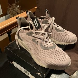 Adidas Knit running tennis shoe